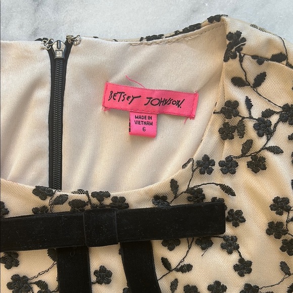 Betsy Johnson | Beige & Black Floral Embroidered Lace Dress | 6 - Picture 7 of 7